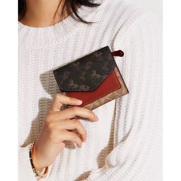 Coach C3160 Wyn With Horse And Carriage Print Zip Coin Purse Small Card Wallet - Picture 8 of 8